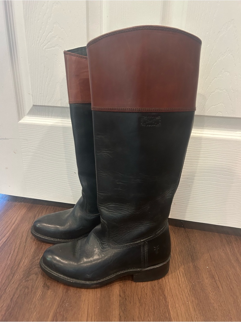 Vintage Womens Frye leather 2 toned tall riding boots size 5.5